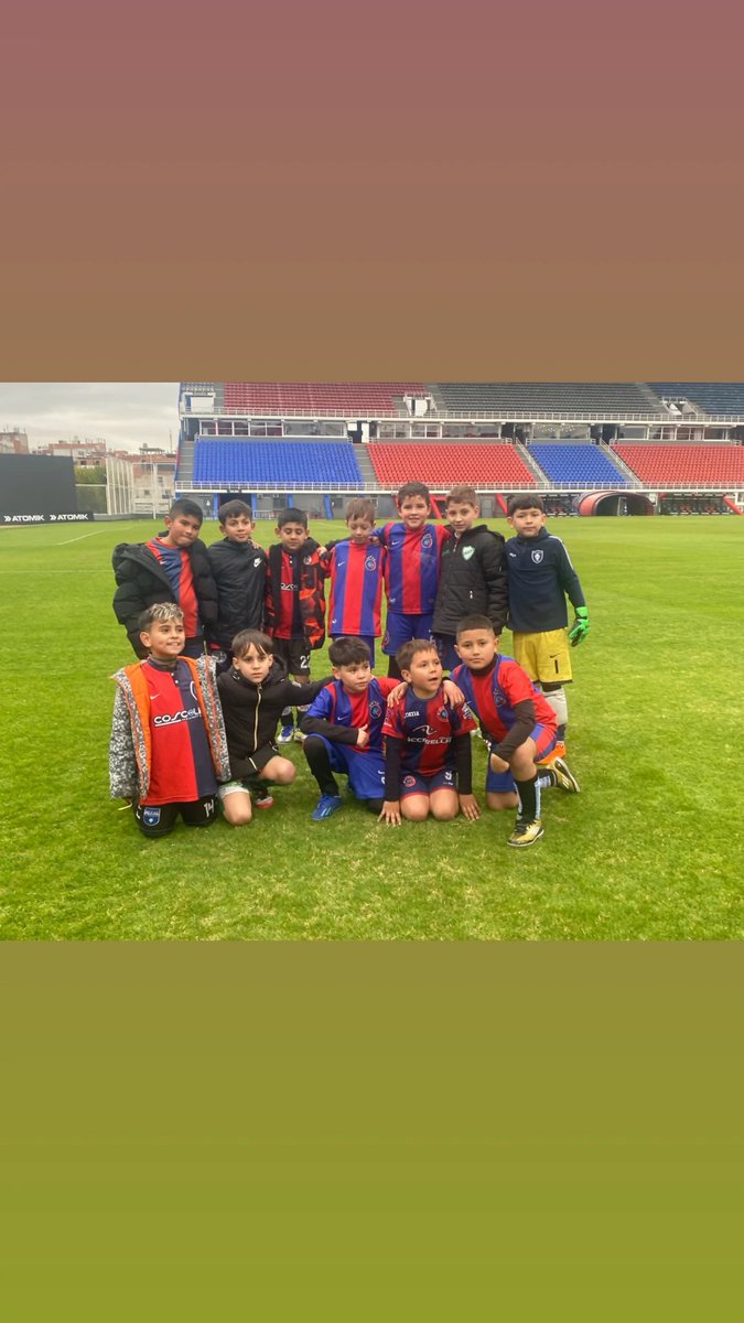 MarceloDiGre's tweet photo. San Lorenzo Cup/Mundialitos Promocionales 
2025 💪💙❤️⚽️🇦🇷🦅
50 instituciones 750 Familias por dia
100 equipos 1500 Familias en 2 dias.
Hay Equipo de trabajo!!!

#Dedicacion #Profesionalismo #Compromiso
#ValoresHumanos #Peretencia #Futbol
#SanLorenzo #Argentina. https://t.co/4dBEw8QfUr