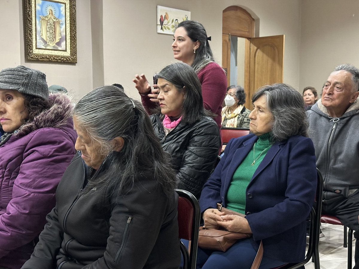 Reunión con moradores de la parroquia El Vecino. 

Mantuvimos un espacio de diálogo con los moradores de la parroquia El Vecino, con el objetivo de escuchar sus necesidades en materia de seguridad y fortalecer el trabajo preventivo en el sector.