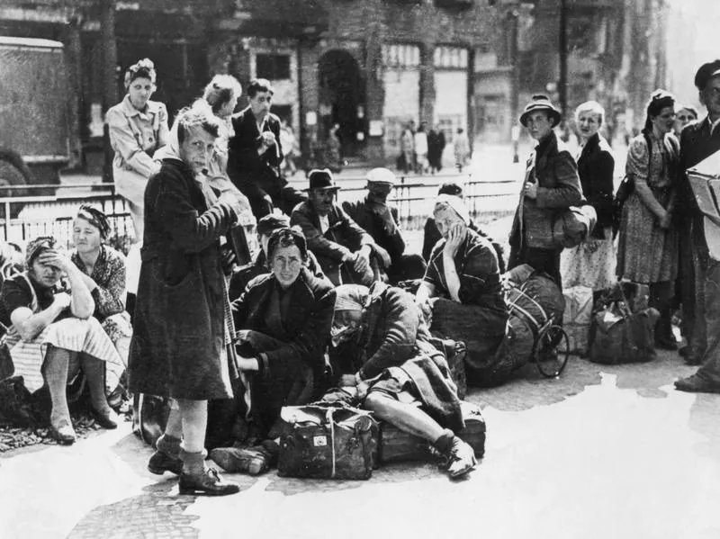 RabbiPoupko's tweet image. German civilians suffered greatly during WWII.
Many of them were innocent.
Do you know whose fault it was that they suffered?
Not the Allies.
Gaza is suffering? Blame Hamas.