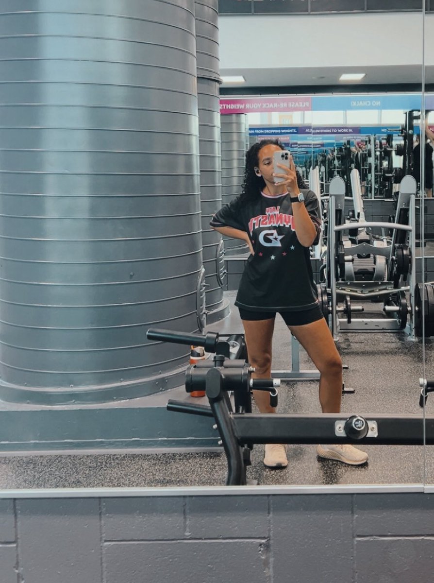 abarefootmomma's tweet image. fyi I dragged my butt to the gym today but my husband was a qt and gave me kisses and loaded my weights for me hehe
