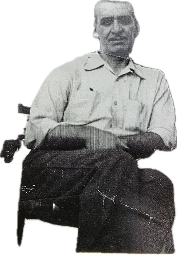 MikeRay59's tweet image. This is a picture of my grandfather. He came here with his brother from Lebanon when he was 19. His name is on the wall on Ellis Island.
He settled in Detroit. He worked in the automobile factories his entire life. He married a Syrian girl, bought a home, and raised a family. He…
