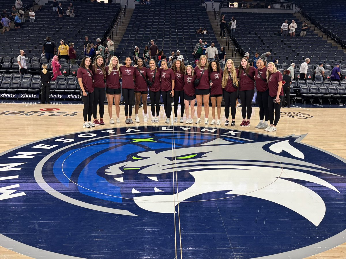 GopherWBB's tweet image. The Maroon & Gold made an appearance at the @minnesotalynx game tonight! 👏
#SkiUMah | #Gophers〽️