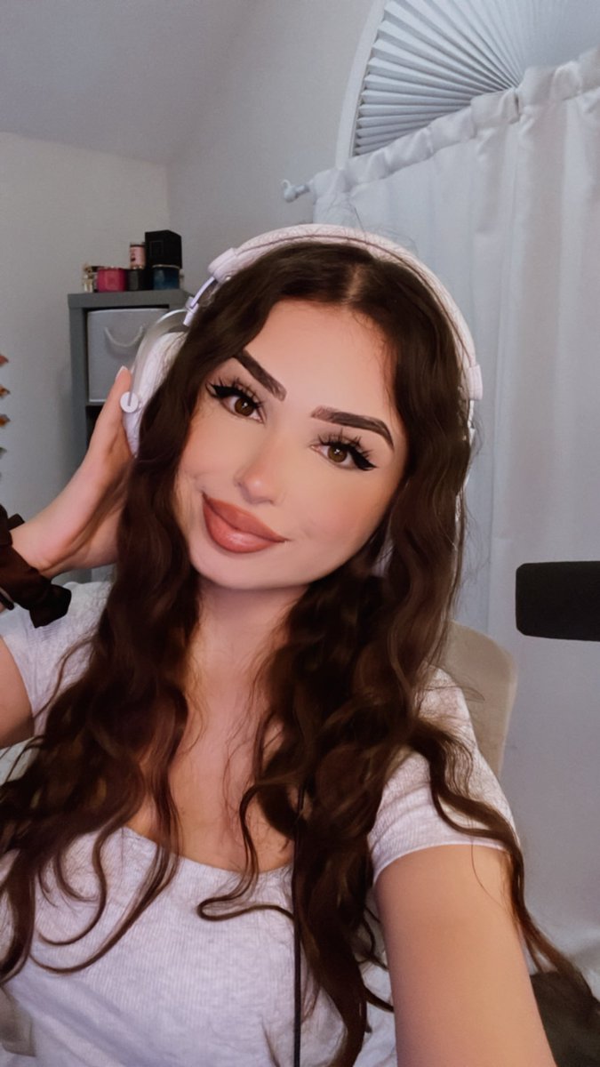 Let’s finish these spooks!

Twitch.tv/abbycakes