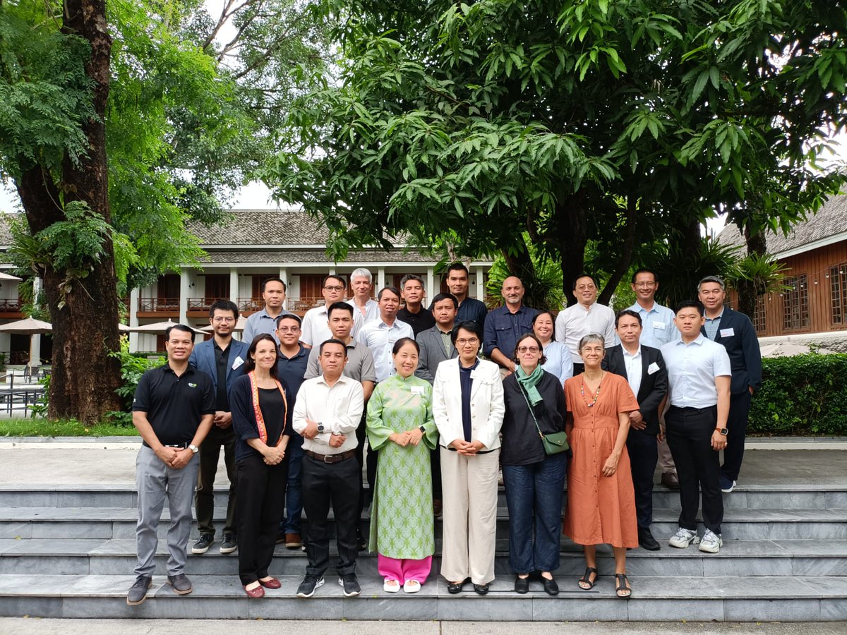 📢 RUVIKONG : lancement officiel d’un réseau universitaire francophone en urbanisme des villes du Mékong

👉 Pour plus d'informations, rendez-vous sur :

tinyurl.com/23mppmny