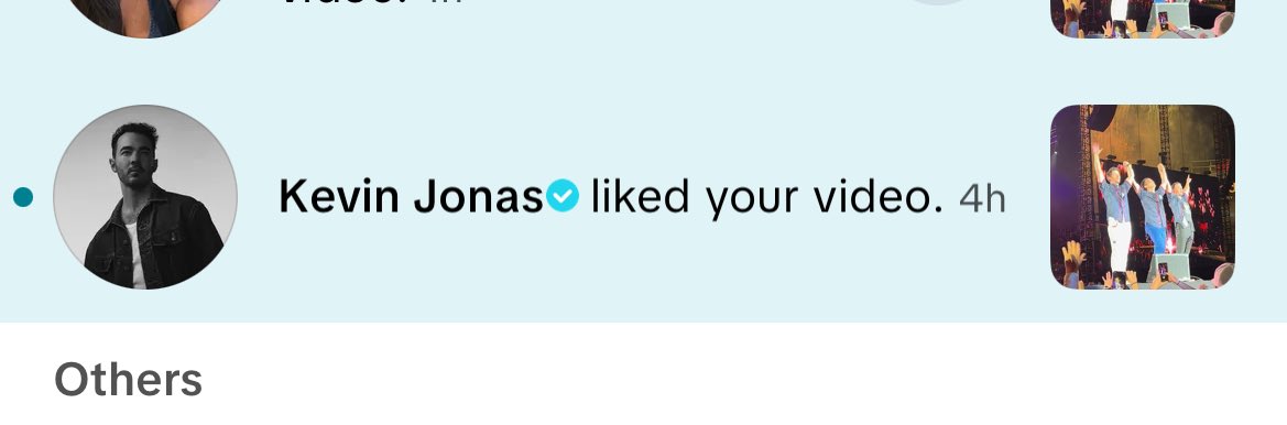 videogxrl's tweet image. oh 🧍🏻‍♀️ see you so soon on tour @kevinjonas