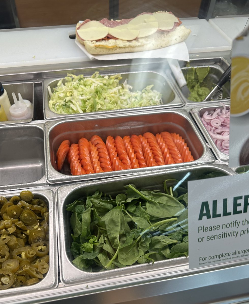 this was the craziest tomato setup i’ve ever seen at subway