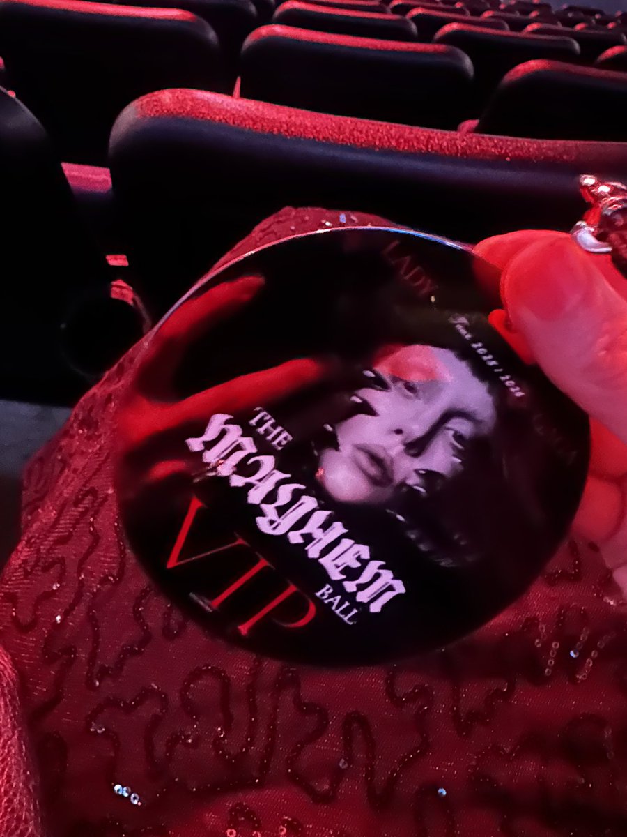 SirislyStreams's tweet image. MY FIRST TIME SEEING GAGA 😭
