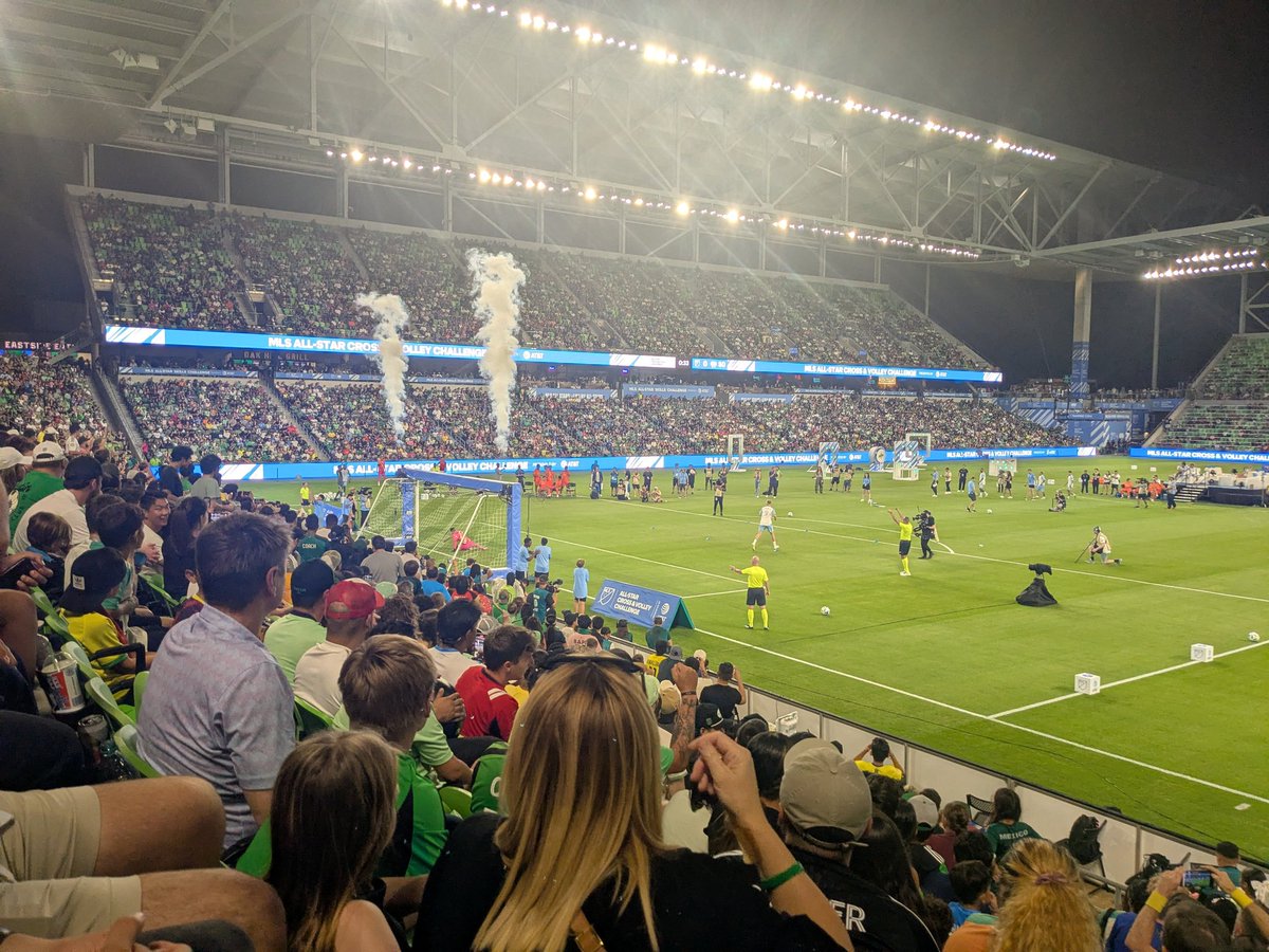 BikeLaneSpencer's tweet image. This has to be an MLS Skills Challenge attendance record.
@herculezg please judge Austin by this, not the $150 tickets for USA vs Saudi Arabia 🥺