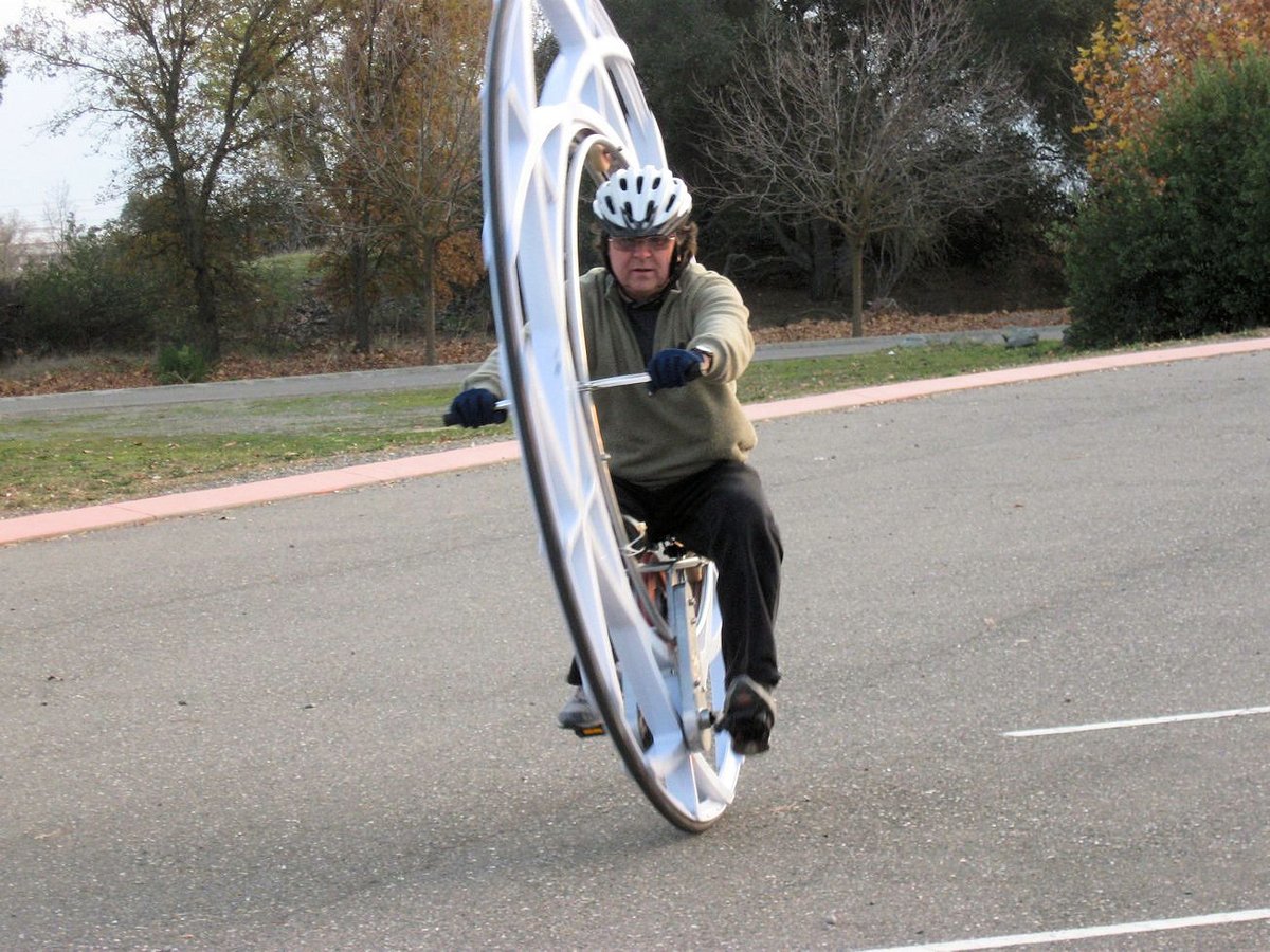 Can You Ride This Giant One-Wheeled Bike?
Not your everyday "How to" YouTube Short.
youtube.com/shorts/hjfIbaI…