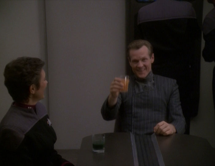 JanelleWaz's tweet image. Sloan: Orange Tang, Doctor? #DS9 #InterArmaEnimSilentLeges #allstartrek