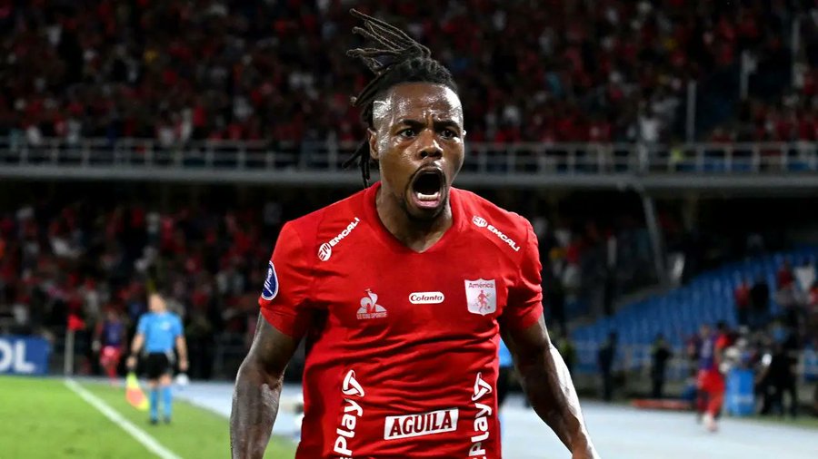 MarioSanchezVe's tweet image. ¡GOL Y CLASIFICACIÓN!
Jhon Murillo jugó 77 minutos y MARCÓ GOL con América de Cali que venció 2-0 (Global 2-0) al Bahía en la vuelta de los 16vos de final de la Copa Sudamericana.
Primer gol del venezolano con América y enfrentarán al Fluminense de Yeferson Soteldo en 8vos.
