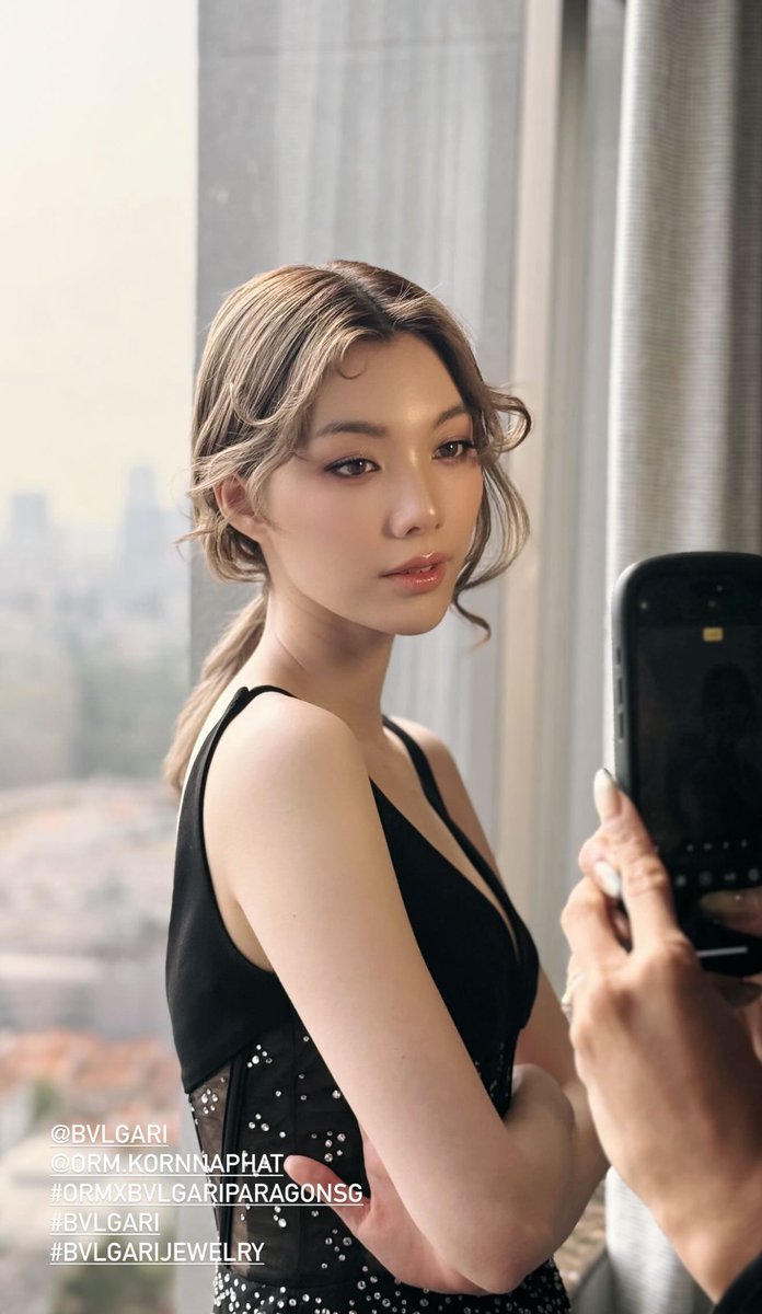 TrendForOrm_TH's tweet image. น้องออมจากไอจีพี่บุ๊ค 🙏
โฮรววววววนี่คือลุคของวันนี้หรอ สวยมาก ใจแม่ละลายหมดแล้วววว
🫠✨️

ORM BVLGARI POP UP SG
#ORMxBvlgariParagonSG
#Ormkornnaphat #ออมกรณ์นภัส
@ormmormm