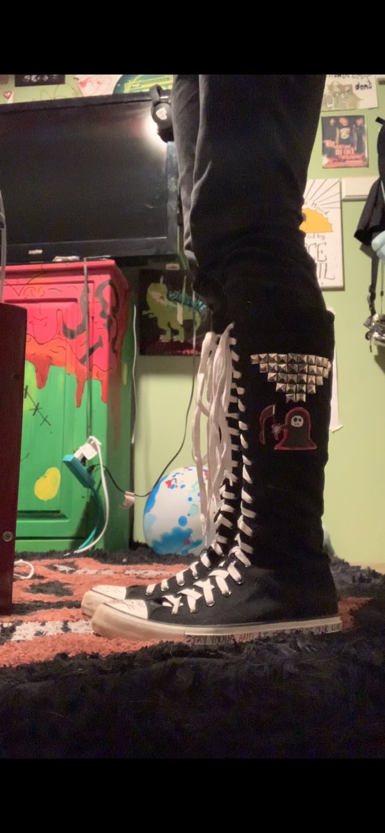 hidethebullet's tweet image. a flair for the dramatic converse soon to have vip patches on them 🥀