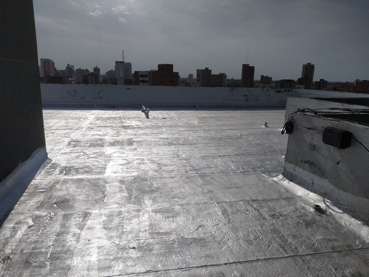 Estas son las buenas obras que hacemos en @mcboalcaldia por nuestra Casa Grande. 

Con un problema menos cuentan, desde hoy #22jul,  los vecinos del Edificio Residencial Mirasol, ubicado en la parroquia Bolívar. 

La impermeabilización de 530 metros cuadrados,  a través del