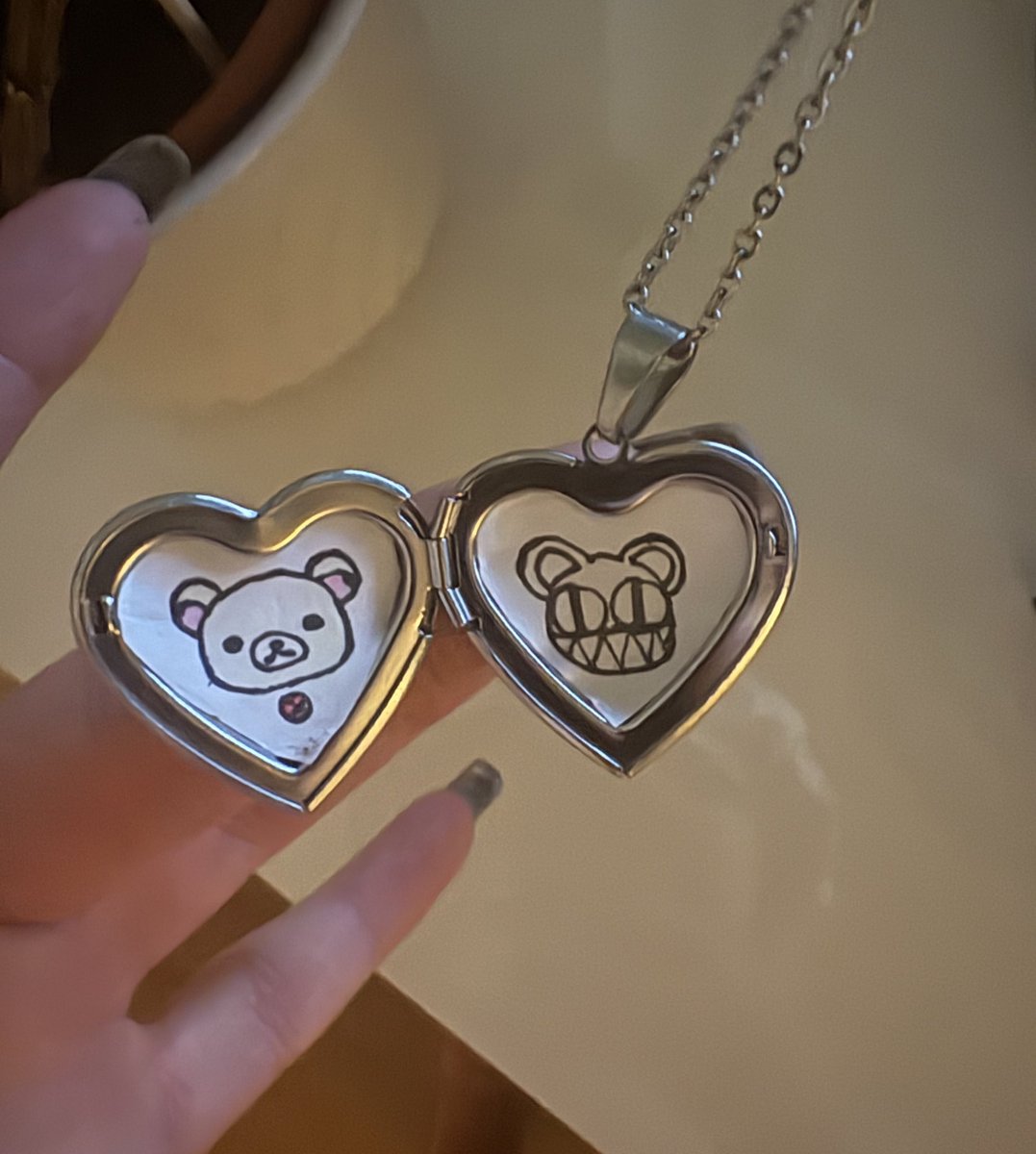 gortgurl's tweet image. Oh my god I completely forgot that I added these to my locket a year ago I’ve been walking around with modified bear unknowingly this whole time😭😭
