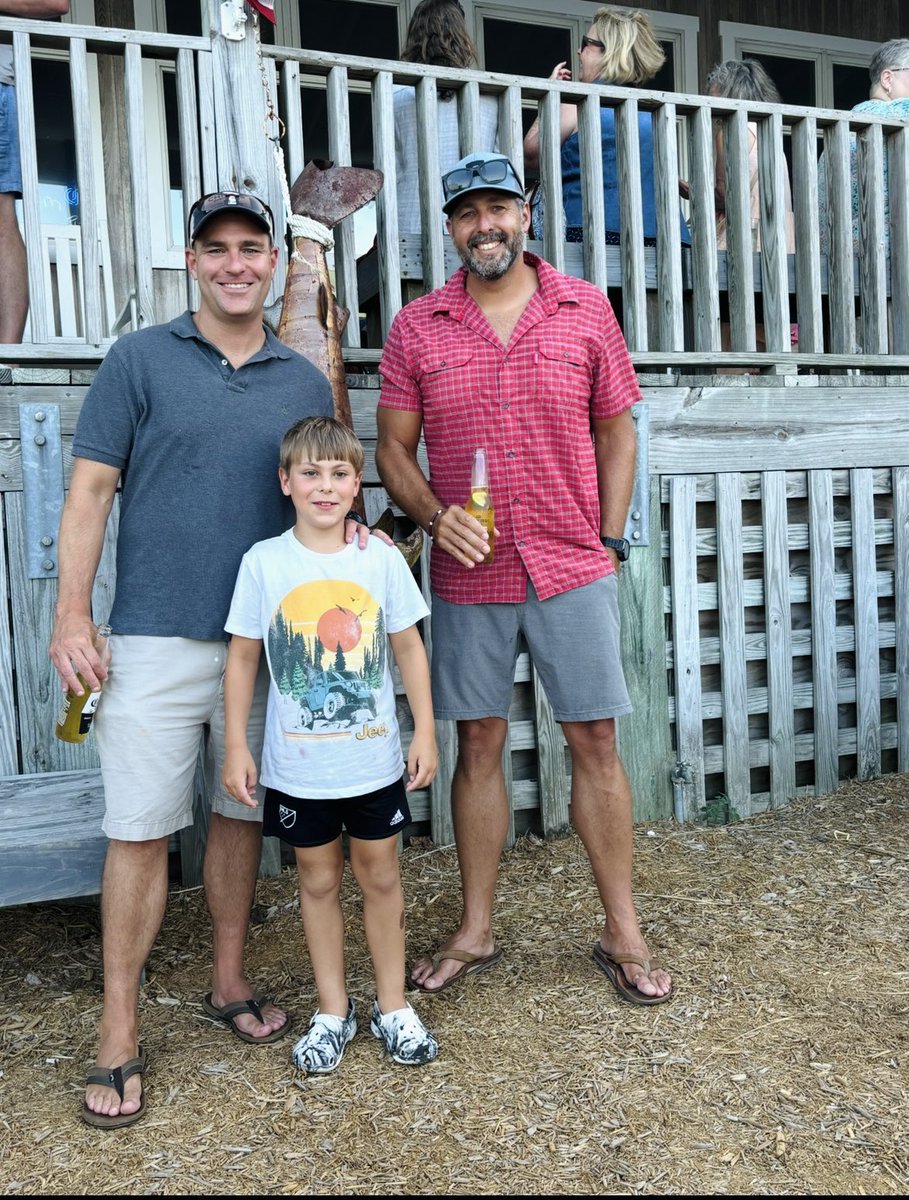 D_Frezza's tweet image. This is true brotherhood.  From freshmen roommates, to best men in weddings, and god parents to children.  I tell students often not to take for granted those whose paths you cross.  

Was great to have the “boys” back in town for a n evening.