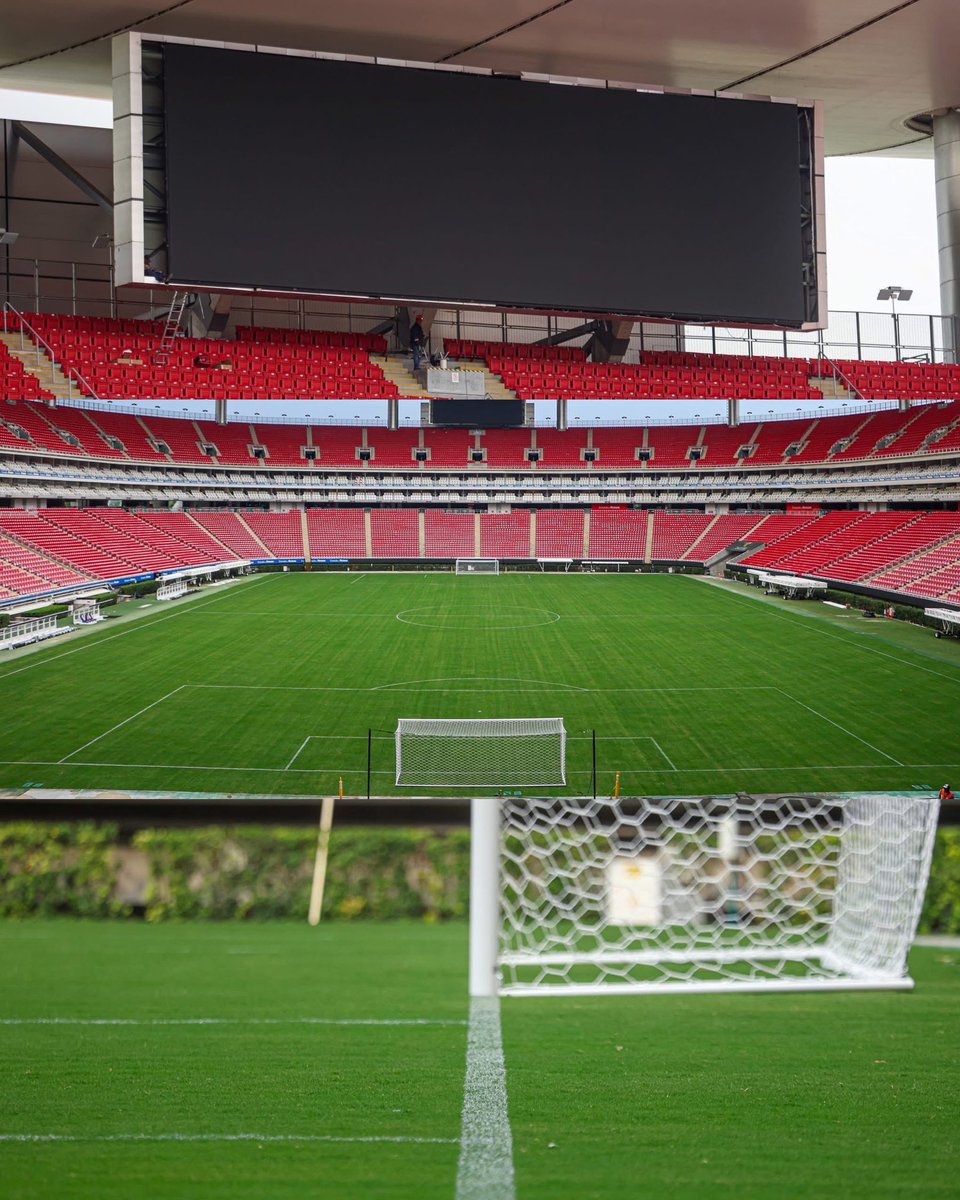 streber10's tweet image. Lista la alfombra en el Akron 🏟️
Además así lucen las nuevas pantallas 👌