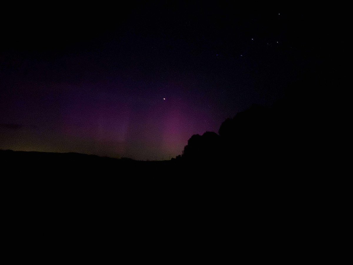 Danbury_WX's tweet image. AURORA ongoing now - as seen through the phone in Litchfield County. Faint Northern Lights will likely come and go through the night.
📷 Scott Whalen