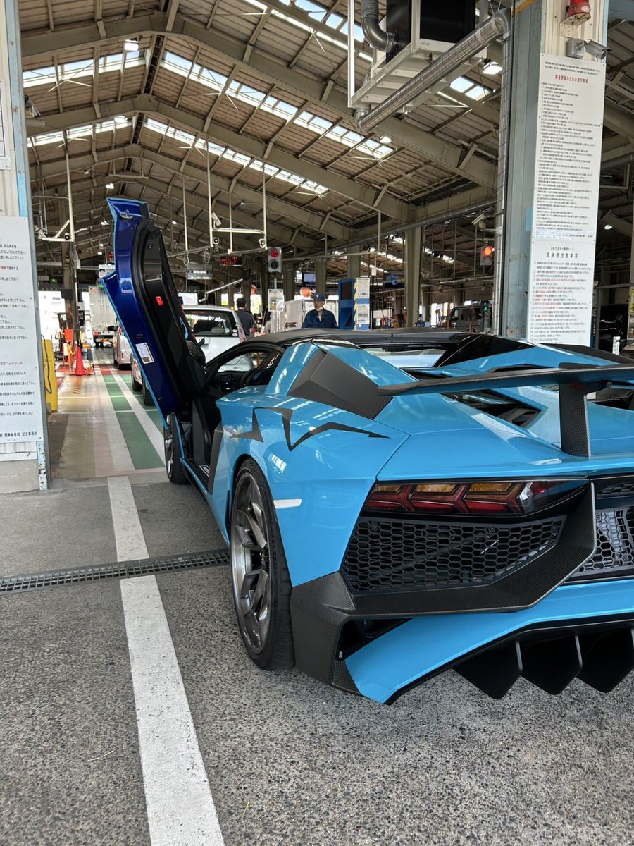 今週もアヴェンタ2台車検だけど流石にこの暑さで車検場に車持ち込むとエンジンご悲鳴上げちまうよ。
夏だけナイトの時間帯に陸運局営業してくれないかね？（笑）