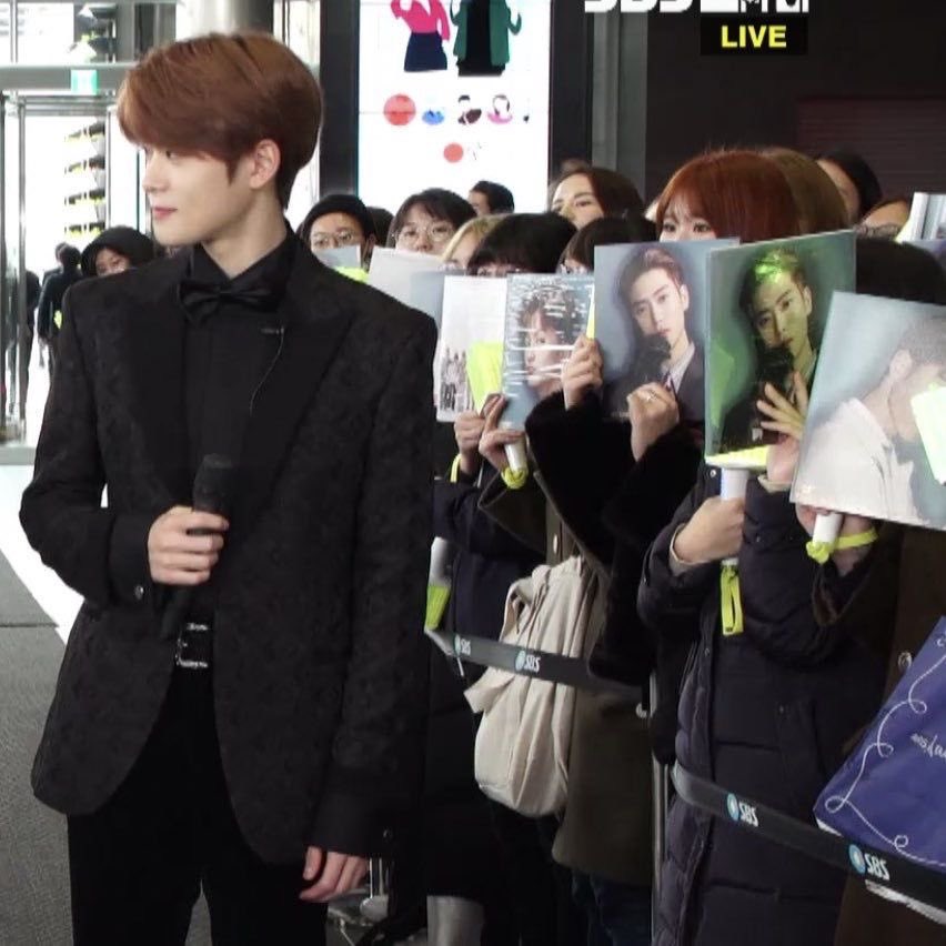 samsik0806's tweet image. 아 웃껴
재현 옆에 또 다른 재현