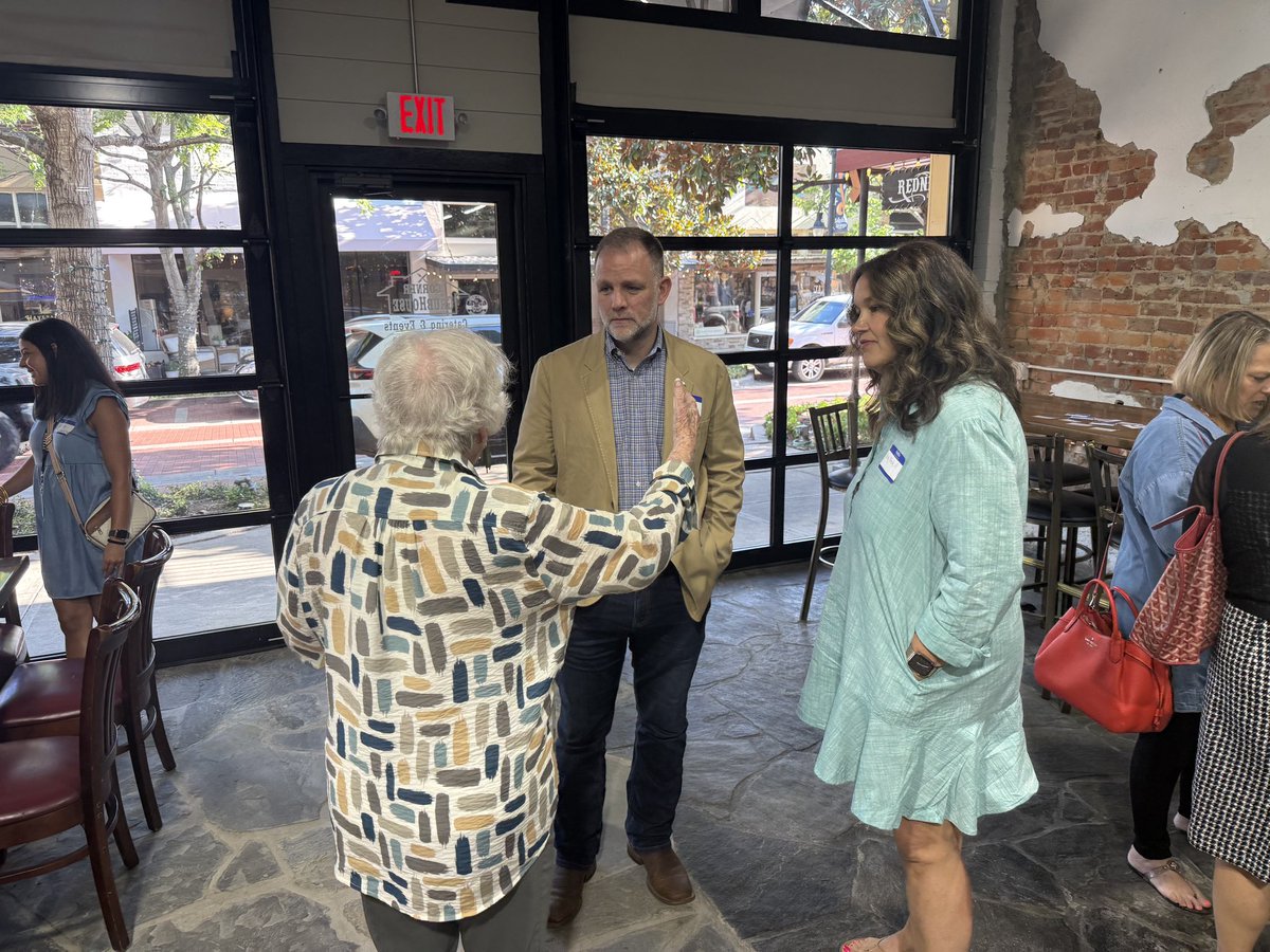 BrentMoneyTX's tweet image. This evening, I had the pleasure of meeting with the Sulphur Springs Downtown Business Alliance to share a general legislative update and discuss measures passed during the regular session that will impact small businesses.
Sulphur Springs is home to a vibrant business…