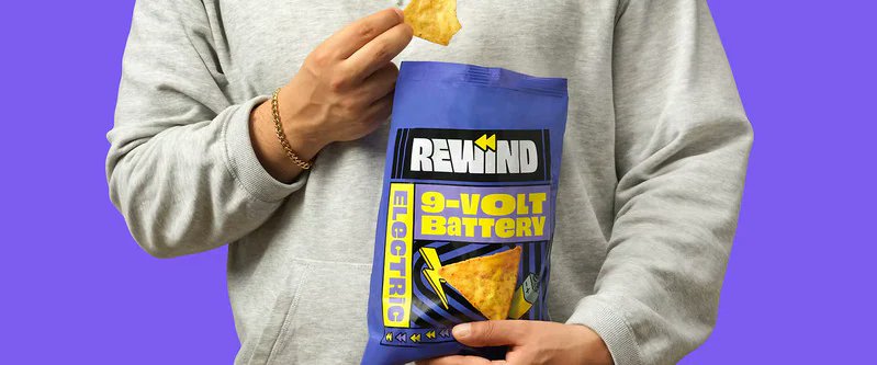 foodbeast's tweet image. This Snack Brand Made Battery-Flavored Corn Chips 🔋🤔
Rewind, a snack brand based in the Netherlands, has released corn chips that taste like 9-volt batteries. BRO WHAT 🧐