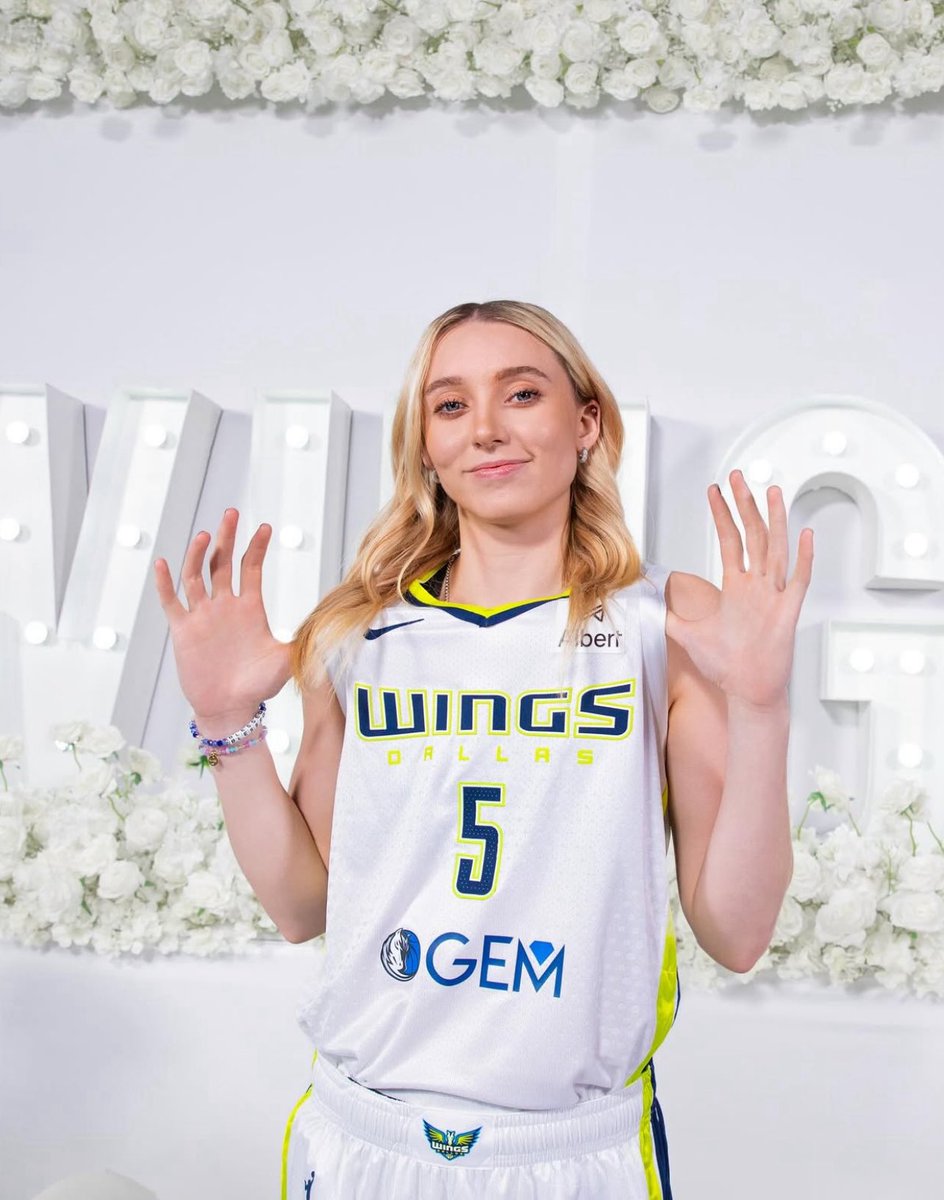 trendyhoopstars's tweet image. MILESTONE: Paige Bueckers is tied for the fastest in WNBA history to reach 300 points and 100 assists. β¨
