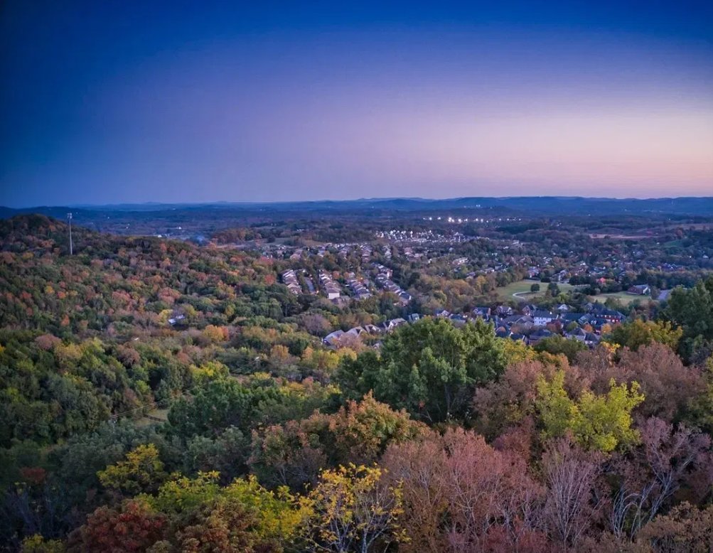 FOXNashville's tweet image. A luxurious Franklin estate once owned by financial guru Dave Ramsey is back on the market, listed for $15 million. bit.ly/45i7Mgw