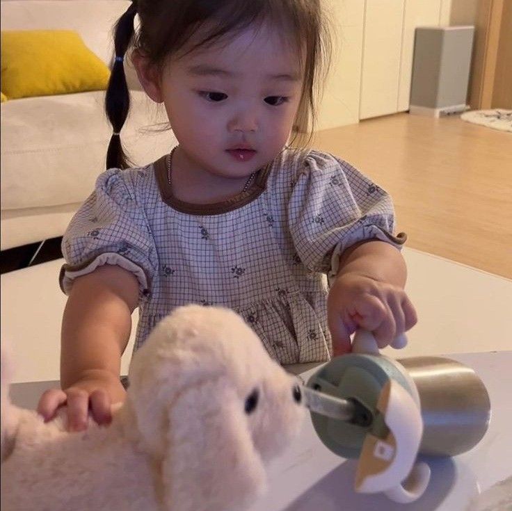 ELLENA ASHVALE. tweet media