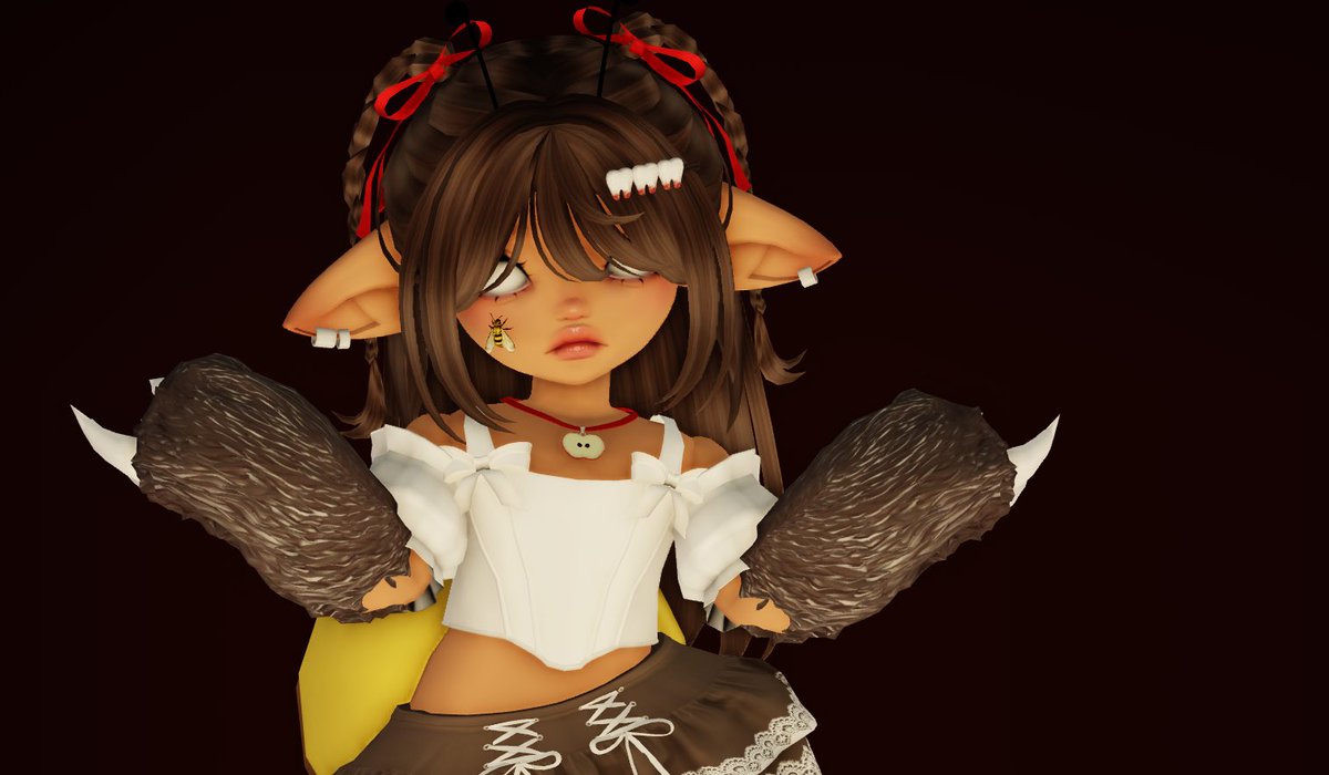 KaceydiIIa's tweet image. made a real version of this roblox ugc necklace 🍎 by @lumivire~!
shes a lil thing. shes handmade. shes apple. that is all :>