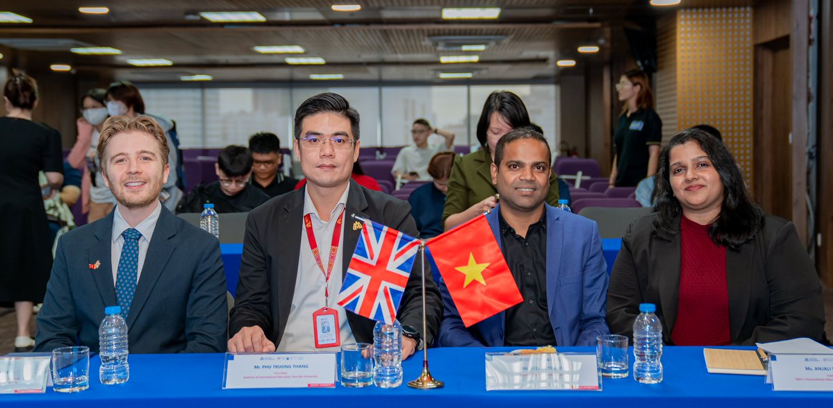 UKinVietnam's tweet image. 🇬🇧 's ISDC and 🇻🇳's Hoa Sen University signed MOU to establish a new global programme
At the ceremony, First Sect. of Digital Economy and Technology, Joshua Warland, congratulated ISDC's strategic expansion into Viet Nam and the strength of the 🇬🇧 🇻🇳 partnership in education.