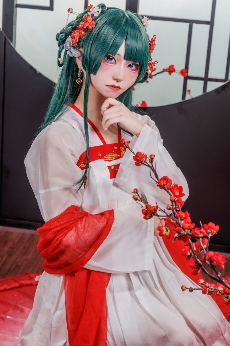 yoake_cos_'s tweet image. #猫猫の日 らしいので
✼••┈┈┈┈┈┈┈┈┈┈┈┈┈••✼
薬屋のひとりごと cosplay/コスプレ
街歩き 猫猫(お嬢様ver.)
📸 @ara1099 さま
