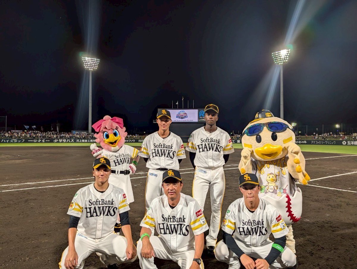 hawksHarry's tweet image. 7/20に行われたフレッシュオールスターin丸亀にハニーとひな丸が行きました☆
みんなと会えてとても楽しかったみたい♪♪
さぁ、今日から2日間はオールスターゲーム⚾️
お祭りを楽しんで、盛り上がって行きましょう👊🏻
#sbhawks