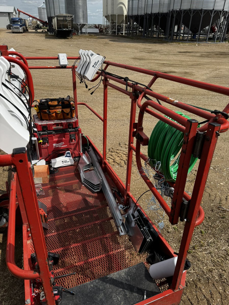 SilverStarAg's tweet image. Tough to do this work without a boom lift.