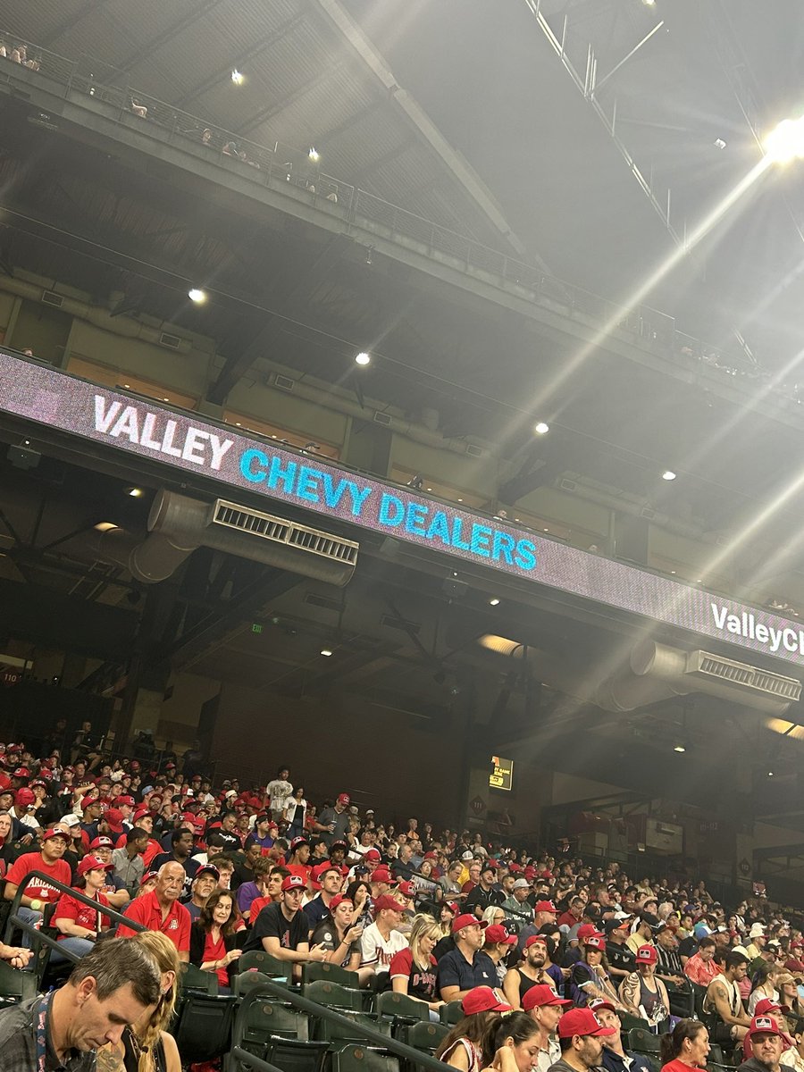 SundevlmanForks's tweet image. Sitting next to a 4-8 football team @uarizona