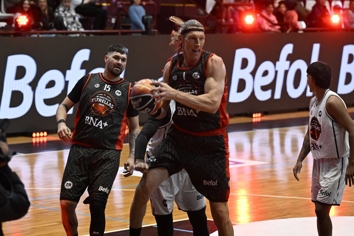 Se celebró una nueva edición del Juego de las Estrellas en el Club Atlético Lanús 🏀

✨ Como en 1993 y 2019, el Microestadio Antonio Rotili fue nuevamente sede de este tradicional evento del básquetbol argentino

#OrgulloGranate 🇱🇻
