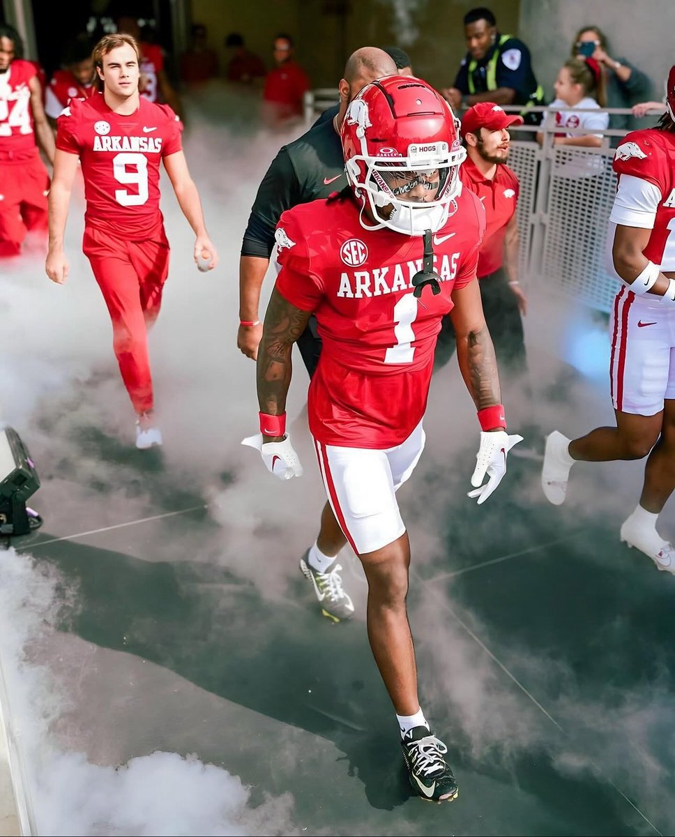 gavinnwill's tweet image. Blessed to receive an offer from the University of Arkansas! #GoHogs🐗 @NIckPerry_27 @Realregular4