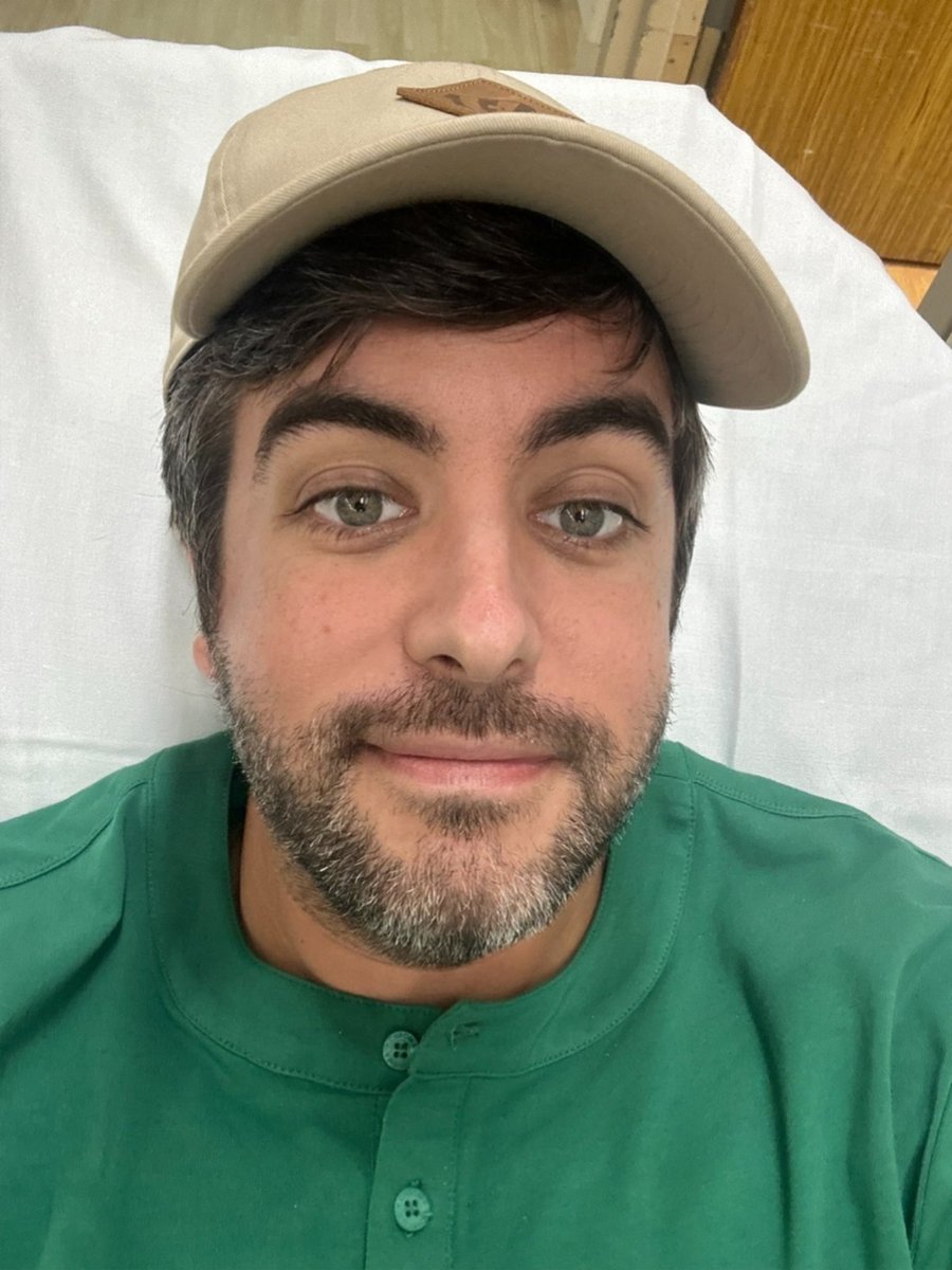 Jrobidy513's tweet image. Appendicitis prayers up! 🆙