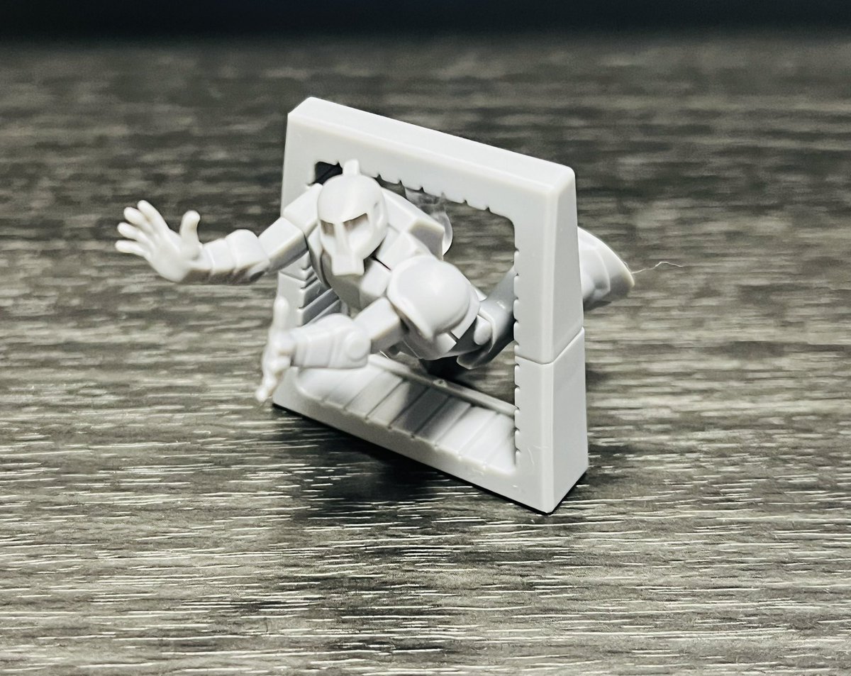 ハァ…ハァ………1日に複数個買うのがもう当たり前みたいになってきてる…！いったい何をしているんだ私は…！でもめげずにもう1トライして旧ザク！🍫🥚
今日はザクの日みたいですね！！行ってきまぁーす！
10(5)/19