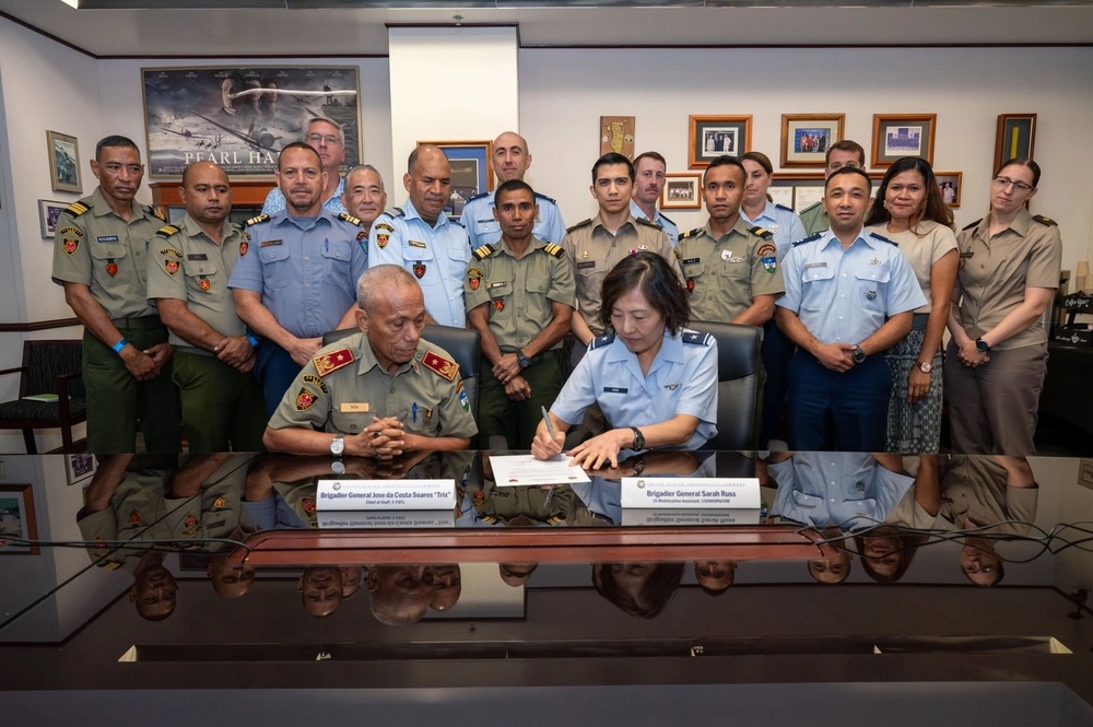 INDOPACOM's tweet image. 🇺🇸🤝🇹🇱
#USINDOPACOM welcomes a Timor-Leste Defence Force delegation for Bilateral Defense Discussions focused on expanding military cooperation, #MaritimeSecurity, & reinforcing a #FreeAndOpenIndoPacific among #AlliesAndPartners.
🔗: bit.ly/3GO7HrF