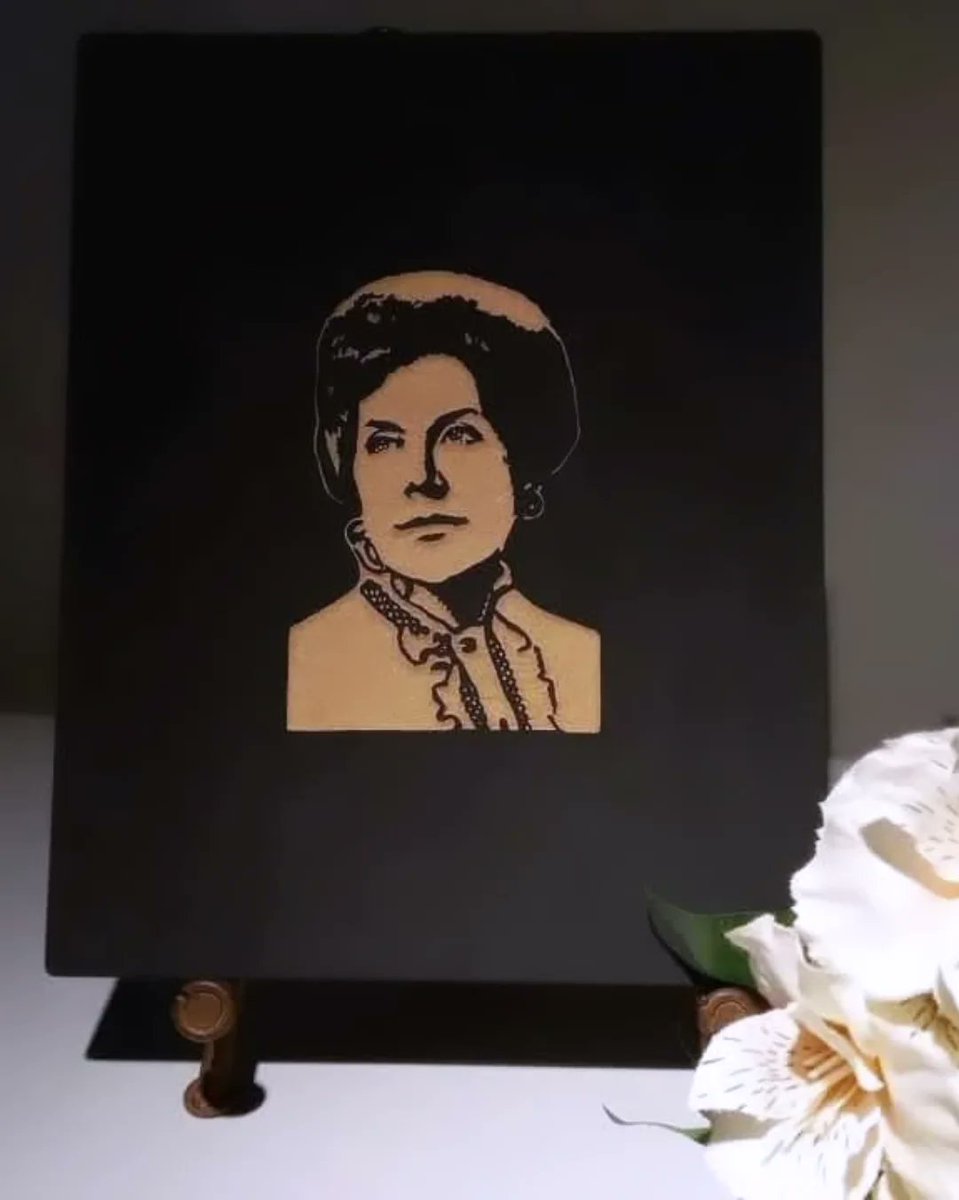 upelienta_sss's tweet image. Un día como hoy, nace Mercedes Hortensia Bussi Soto
"La tencha" ❤ Viuda del Presidente Mártir, Salvador Allende Gossens.
22 de julio de 1914⚘
@TalladoyMemoria
instagram.com/talladoymemoria