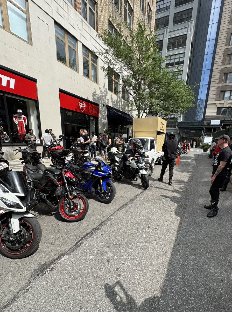 dylanypyen's tweet image. we’d solve a lot of NYC traffic problems if we weren’t actively hostile towards motorcycles (motos pay $ congestion toll in NYC).
Unlike e-bikes it’s cheap regulated personal transport (plates/lic/ins).
rather the streets look like this than filled with stupid boulders.