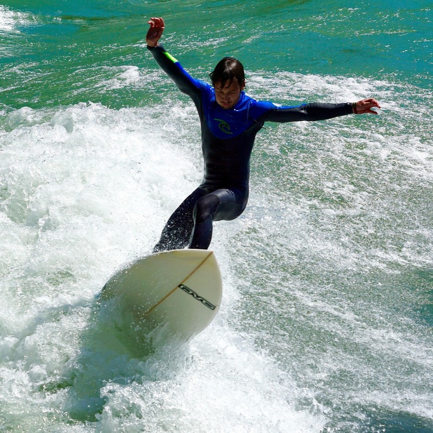 ssf_pr's tweet image. //
⌛開催まであと15日
✨THE WORLD GAMES 2025 CHENGDU✨
🗓️2025.8.7-17
\\
🎯本日は、「🚤🏄♀️ウェイクサーフィン日本代表」をご紹介
📍ウェイクサーフィンは、ゆっくりと走るボートのすぐ後ろにできる🌊曳き波を利用してサーフィンを楽しむスポーツ…