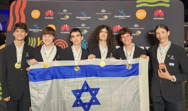 StandWithUs's tweet image. Historic Win for Israel at the International Math Olympiad! 🥇🇮🇱
Israel's high school team earned 4 gold, 1 silver, and 1 bronze at the 66th International Mathematical Olympiad in Australia—ranking 6th out of 110 countries, Israel’s best result ever! Trained at the Weizmann…
