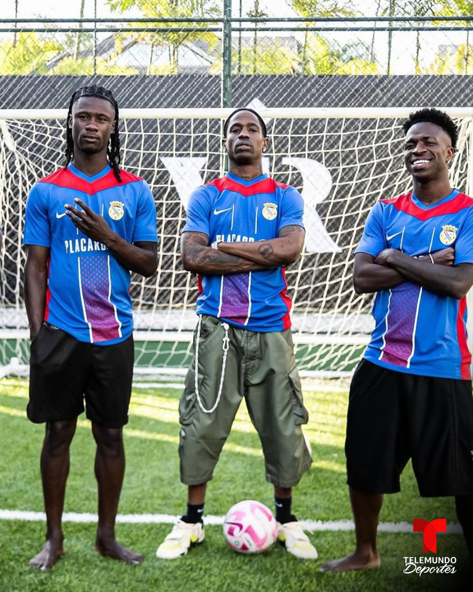TelemundoSports's tweet image. ¡Cómo sufre Vinicius Jr! 🥵
Entre la playa, conciertos, amigos y un poco de fútbol, Vini recarga energías en sus vacaciones, para competir de nueva cuenta por el próximo Balón de Oro 🏆🔋
¿Lo conseguirá? 👀