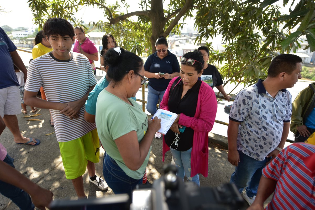 Intervención oportuna y apoyo solidario para familias afectadas por incendio en el noroeste #Guayaquil revistazonalibre.ec/2025/07/22/int…