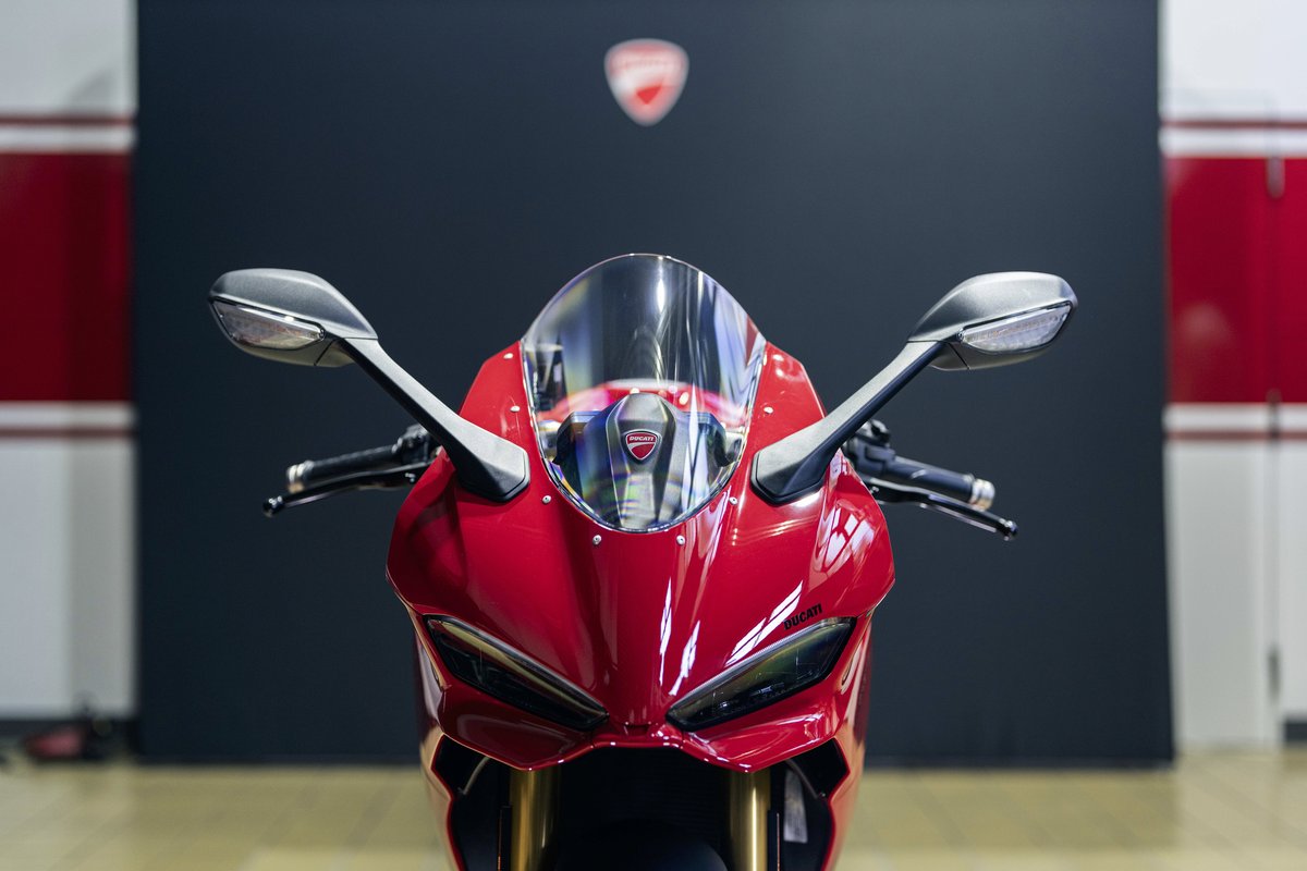 responsejp's tweet image. ドゥカティ初のミドル専用設計エンジン「V2」が日本上陸！ 新型『パニガーレV2』から新章が始まる
response.jp/article/2025/0…

#ducati #v2 #v2panigale #panigale