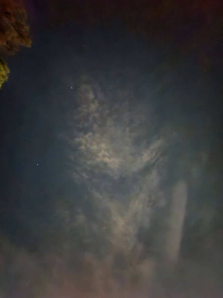 b_gimpl1234's tweet image. Just took my dog for a walk and the air was thick and smelled toxic. Took a quick pic of the sky and saw this nasty face of a cloud.