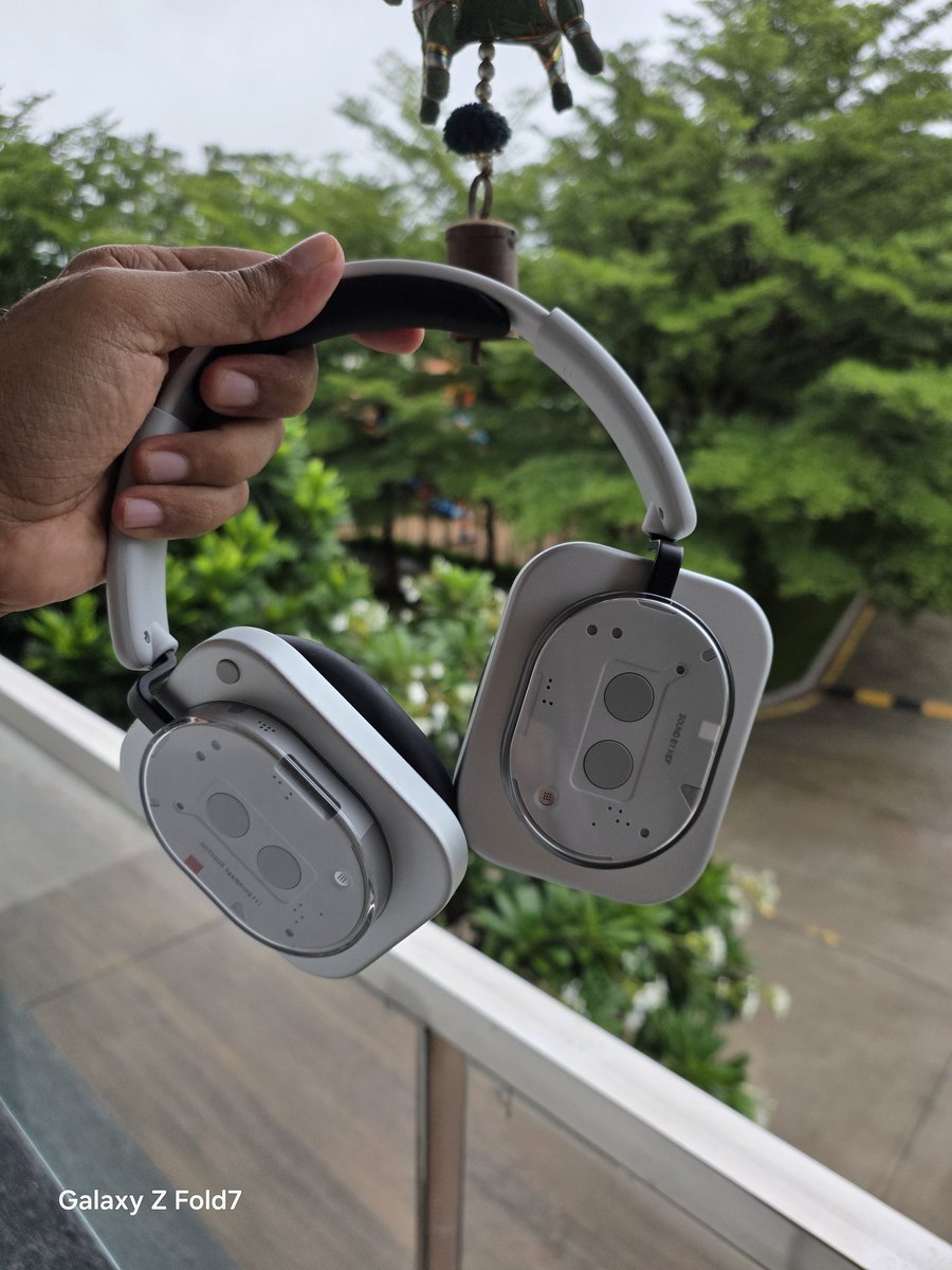 geekyranjit's tweet image. Being testing the nothing headphone 1 for a couple or weeks now, it's overall good.
But have to see how it's compared to Bose QC Ultra which are the best I have heard till now, yes Bose are better than Sony Xm5.