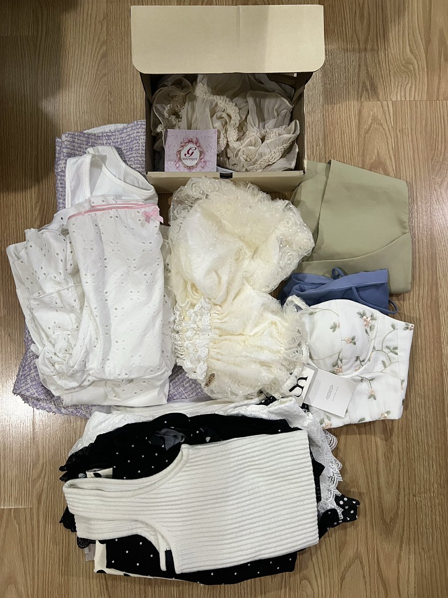 ˖ ݁ 𐙚  ݁˖ โล๊ะตู้เสื้อผ้า new/used (🍅)
— duex maison ams beachclub sister.rrr
🛒ค่าส่ง 45 / ปัก,รี ลด 5
ลง today 23/07 ⏰ 19:00 

#ส่งต่อเสื้อผ้า #ส่งต่อเสื้อผ้ามือสอง #เสื้อผ้ามือสอง #ส่งต่อกระเป๋า #ส่งต่อvghbkk #ส่งต่อstylist  #ส่งต่อavaalene #ส่งต่อduexstudio #ส่งต่อbeming